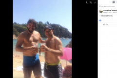 Luis Enrique Martínez Estañol y Héctor Castro Santana en una playa de España