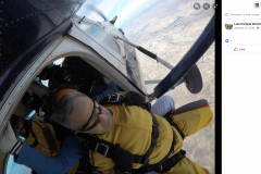 Luis Enrique Martínez Estañol y Héctor Castro Santana se lanzan en paracaídas