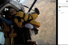 Luis Enrique Martínez Estañol y Héctor Castro Santana se lanzan en paracaídas