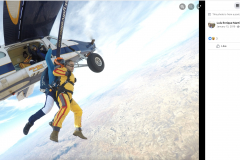 Luis Enrique Martínez Estañol y Héctor Castro Santana se lanzan en paracaídas